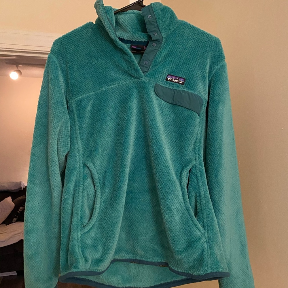 Women’s Patagonia re-tool snap pullover.